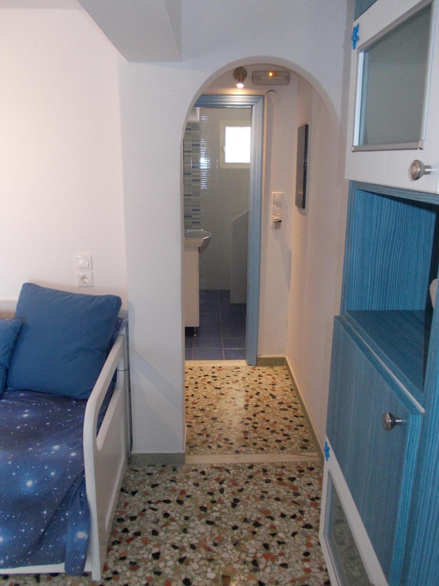 Apartment Right On The Beach- Beachfront-best Unit -paros *