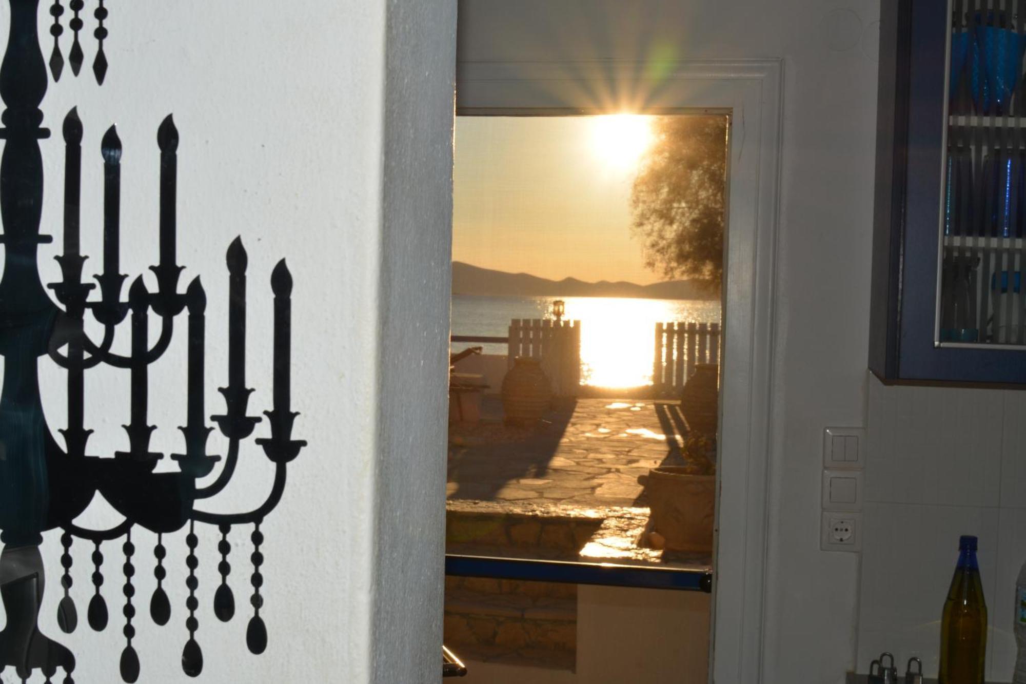 Apartment Right On The Beach- Beachfront-best Unit -paros